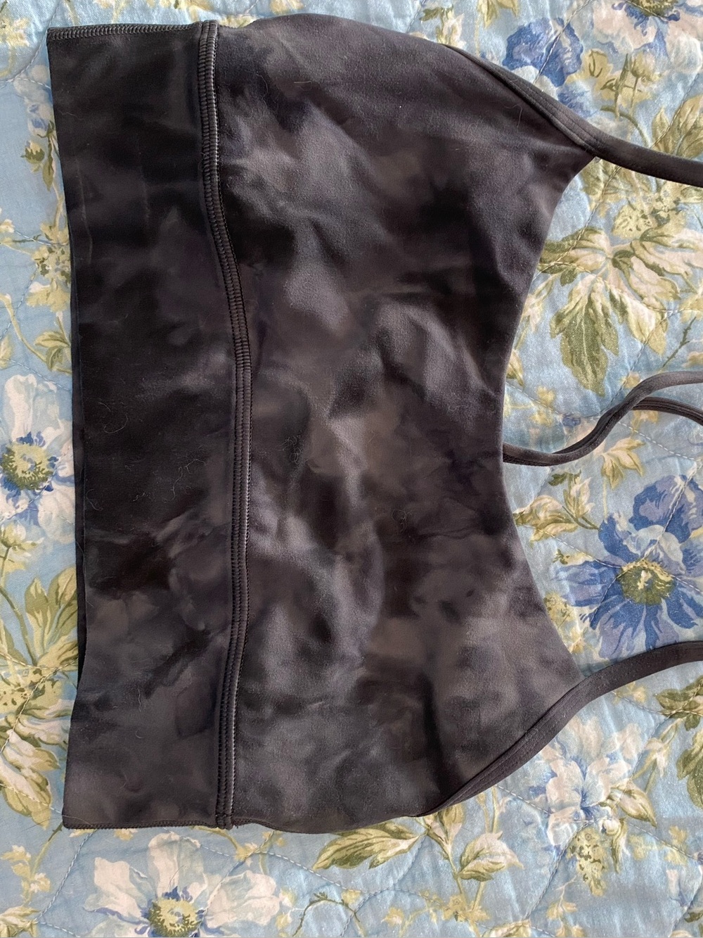Lululemon black camo type print sports bra   Size 6